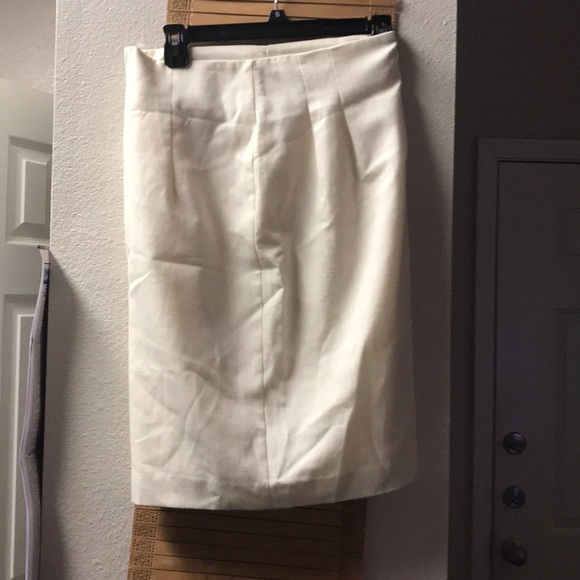 White skirt with tags - Picture 3 of 5